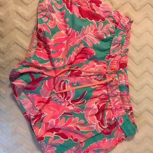 LILLY PULITZER ATHLETIC SHORTS (Size M)